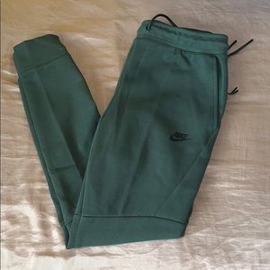 Nike tech fleece joggers